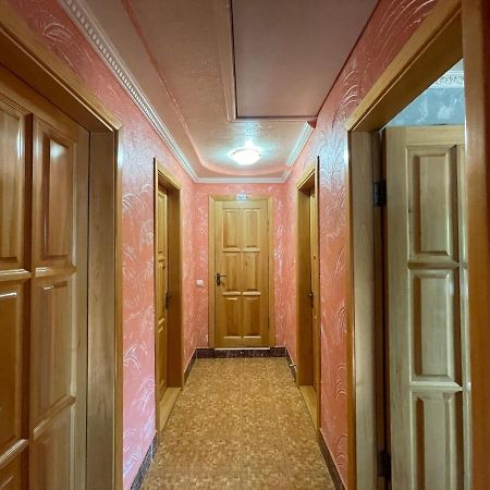 Villa Aeroport Розовый Дом 키시나우 외부 사진