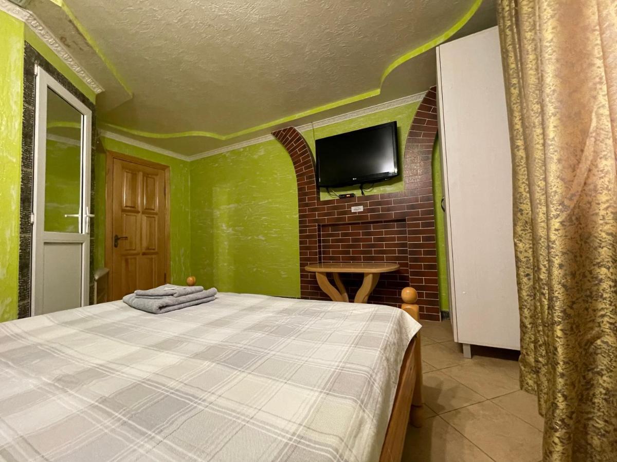 Villa Aeroport Розовый Дом 키시나우 외부 사진