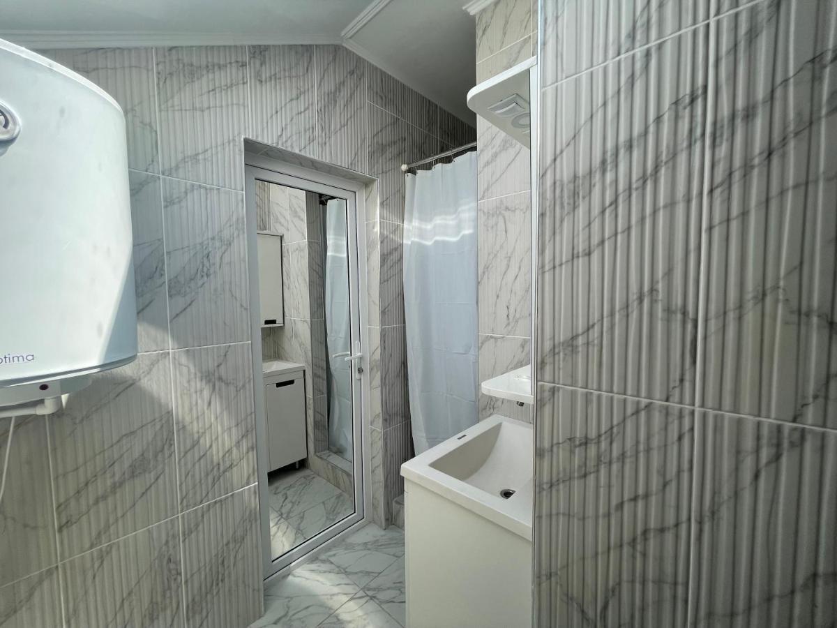 Villa Aeroport Розовый Дом 키시나우 외부 사진